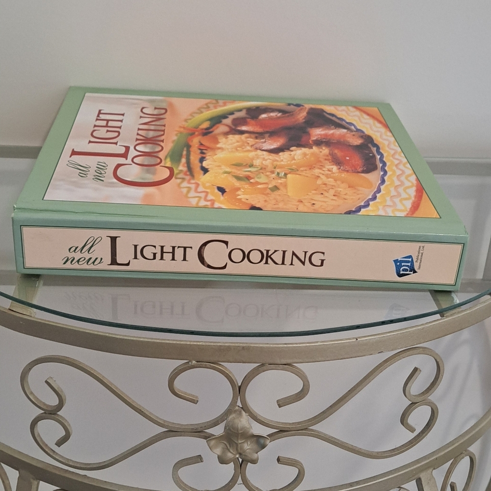 Vintage " All New Light Cooking " Cookbook. - Picture 4 of 10